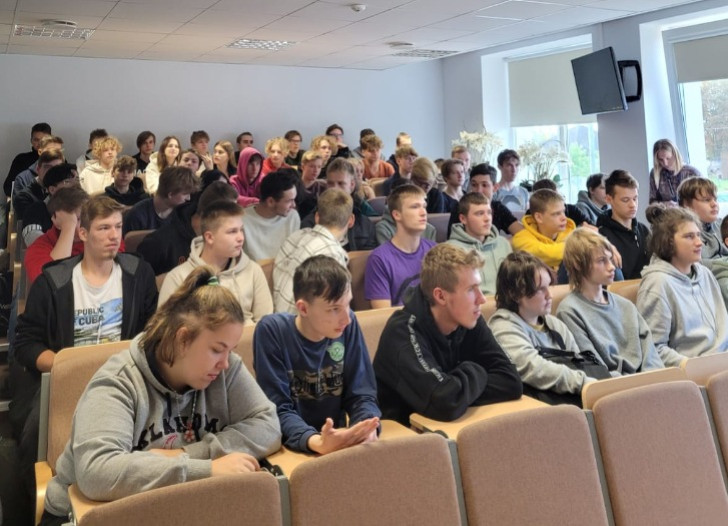 FIU Latvia experts educate students